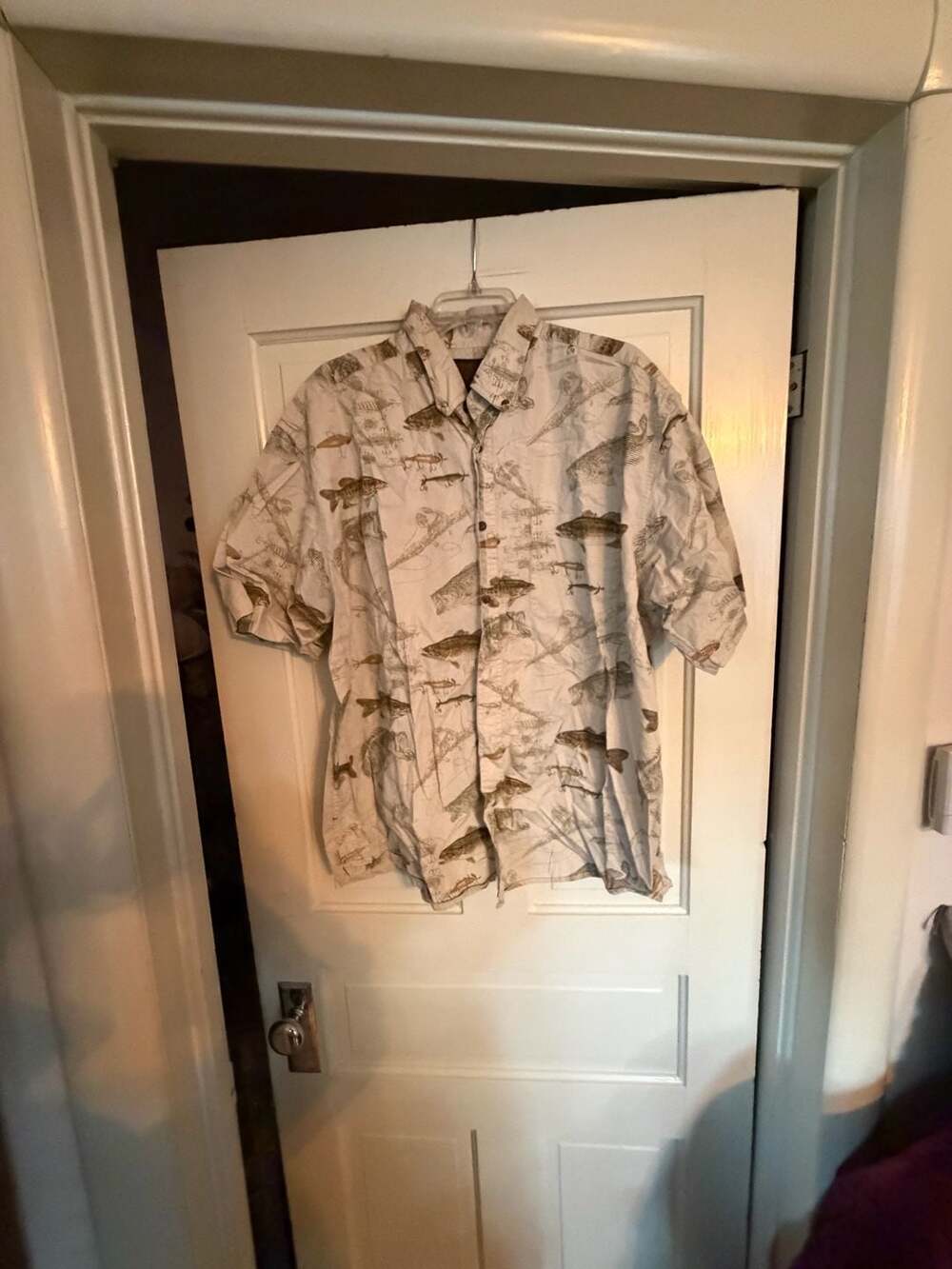 Bluff Creek Outfitters Men's XL Short Sleeve Button-Up Shirt with Fish and Fishi